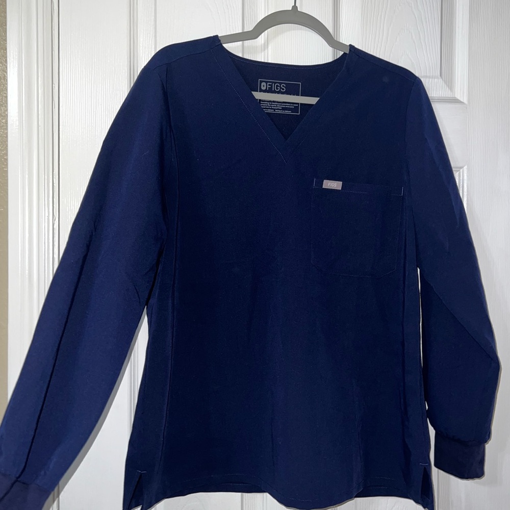 FIGS Scrub Sleeve Shirt